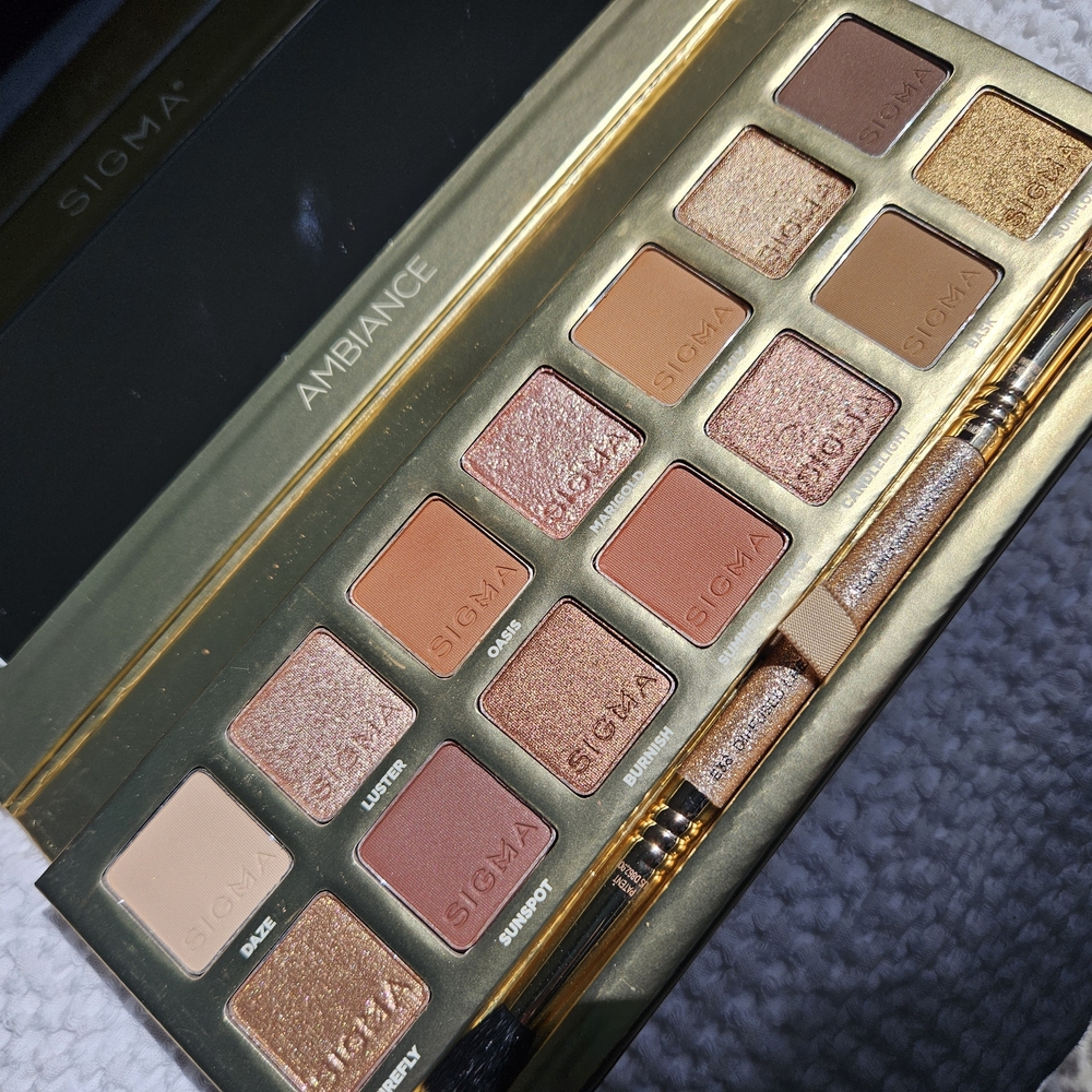 SOLD Sigma Beauty Ambiance Eyeshadow Palette